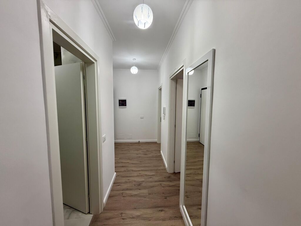 📣 AFFITTO Appartamento 2+1+2 con Parcheggio 📍 Oasis Residence, Astir ✨  🏢 Nuova Costruzione  🪜 Piano 5 / 6 (Con Ascensore)  🛋️ Arredato con Condizioni Moderne ✅ Mai Abitato Prima  💶 Prezzo 70.000 Leke/Mese