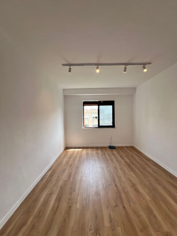 FOR SALE APARTMENT 2+1 CENTER DURRES ,   