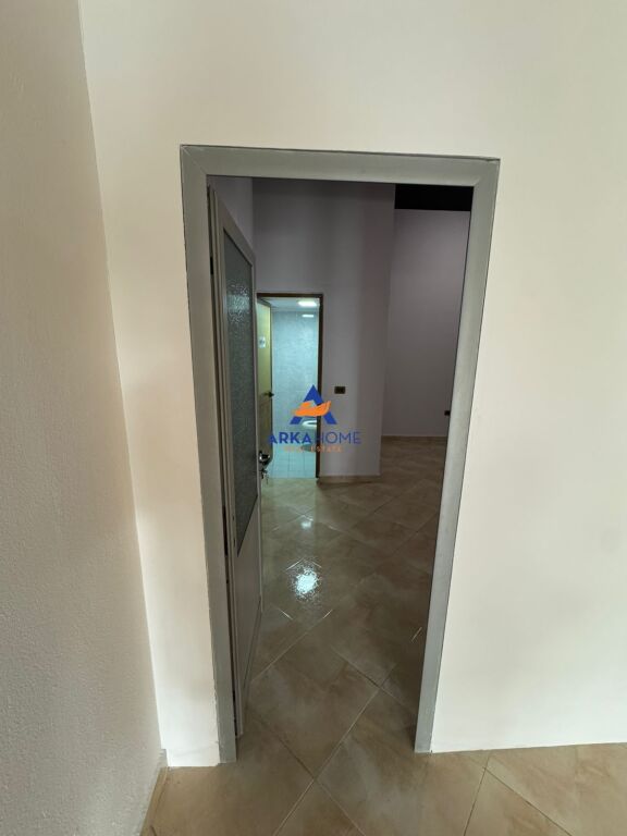 AFFITTASI AMBIENTE 1+1 "A YZBERISHT" 30000 LEKE