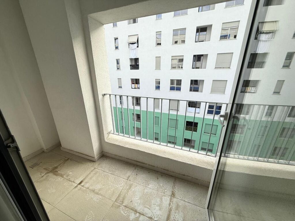 🏡 Shitet apartament 1+1 📍 Ali Demi – Kompleksi Kaimi💰 Çmimi: 108 Milion lekë