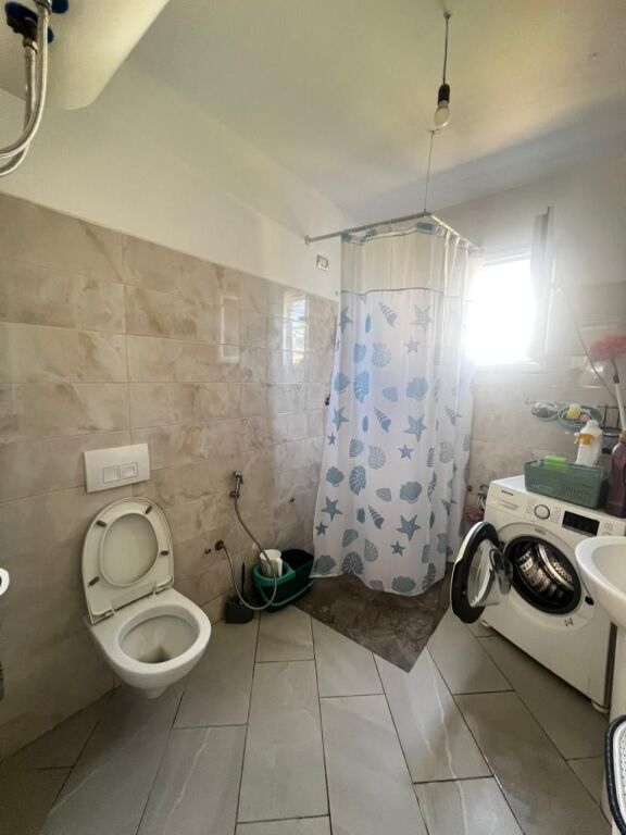 VENDESI PRIVATA IN VENDITA VICINO ALL'HOTEL DELTA, AUTOSTRADA DURRES-TIRANE