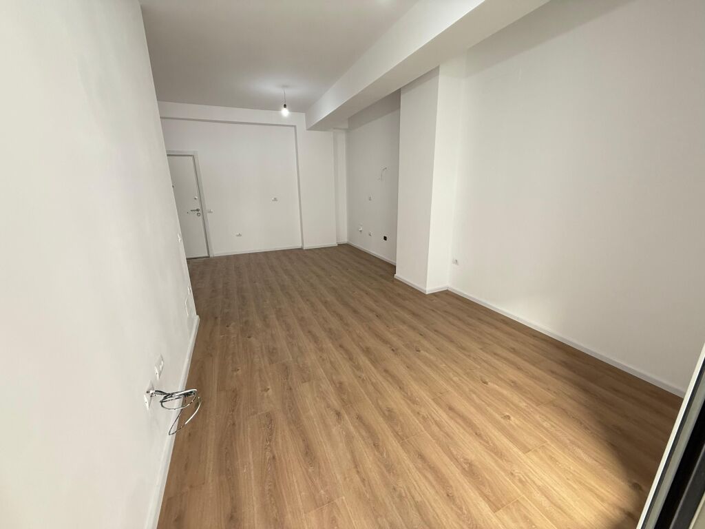 Appartamento 1+1 in vendita  Indirizzo: Complesso Ali Demi Kaimi  Superficie 60 m2  Piano 2 Prezzo: 108.000 milioni lek