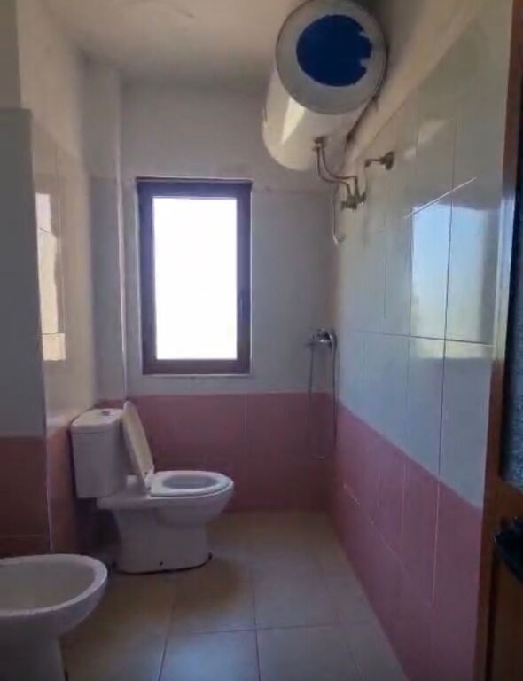 Apartament 1+1 për shitje pranë Kryegjyshatës!
