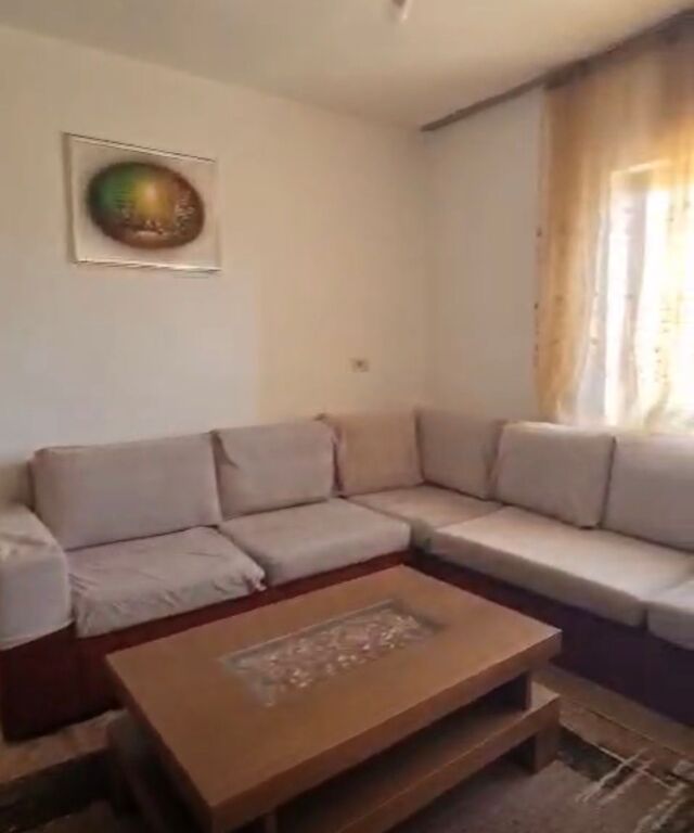 Apartament 1+1 për shitje pranë Kryegjyshatës!
