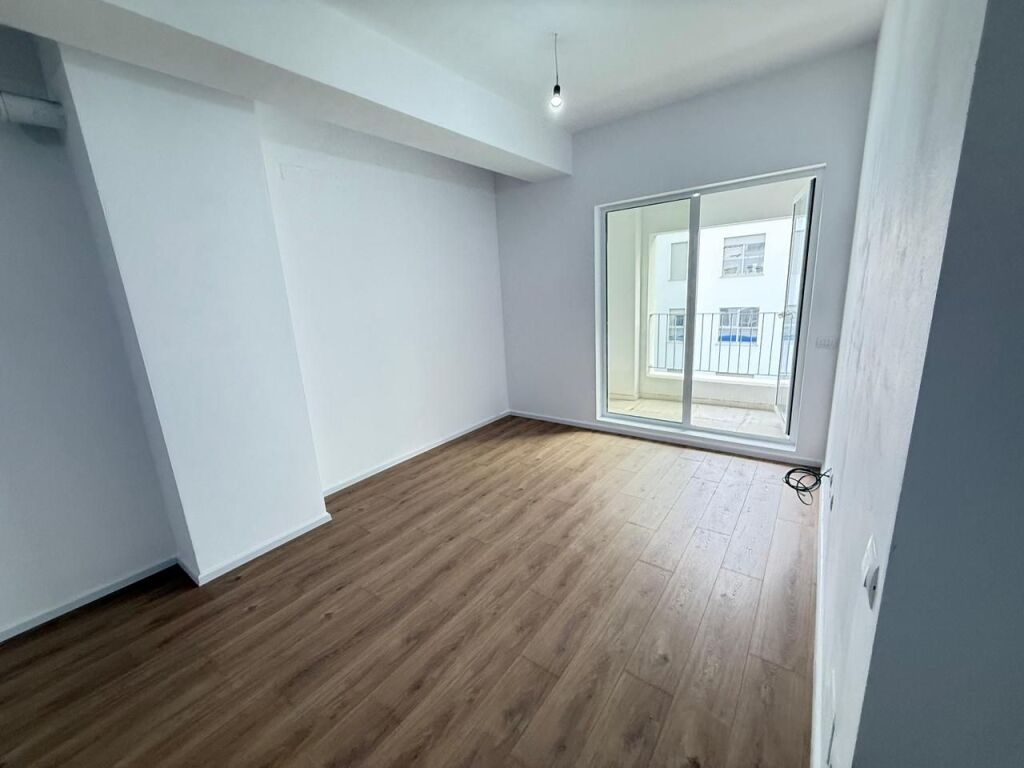 🏡 Shitet apartament 1+1 📍 Ali Demi – Kompleksi Kaimi💰 Çmimi: 108 Milion lekë