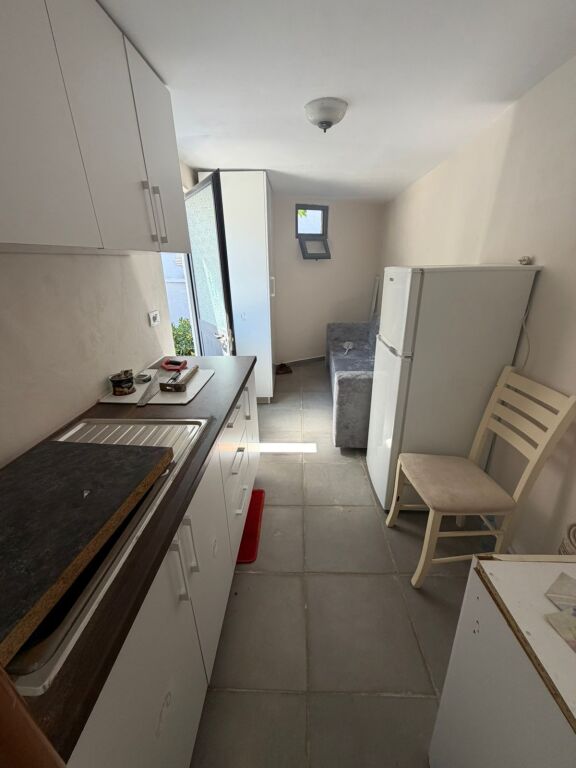 🏡 Garsoniere me qira – Selitë💰 Çmimi: 15,000 lekë/muaj