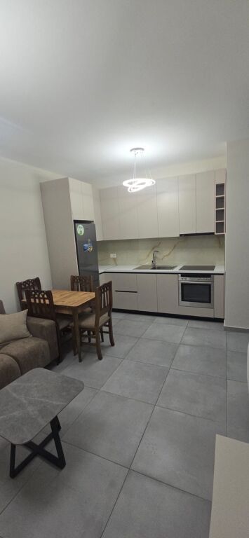 Jepet me qira apartament 1+1+parking tek Univers City