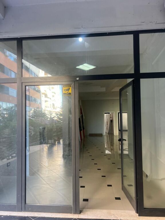 Shop for rent 40,000 lek/month in Astir!