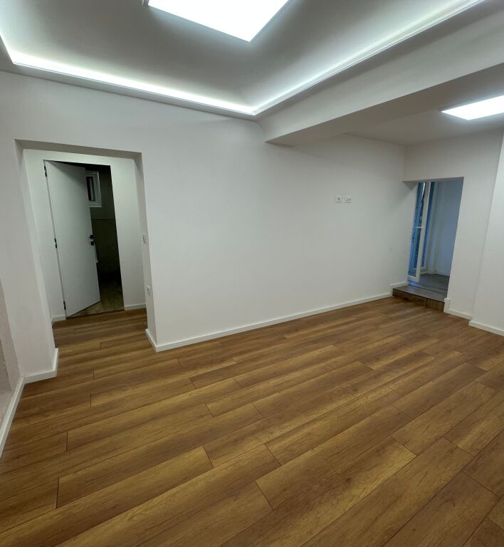Premises for Rent, Blv. Jean Dark