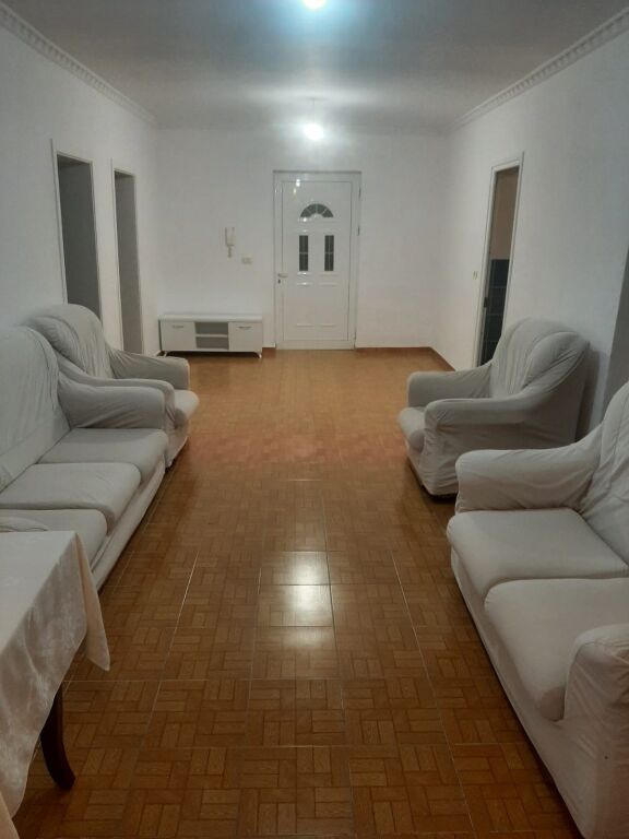 Qera | Shtëpi private 2 + 1 | Porcelani | 500 €/muaj