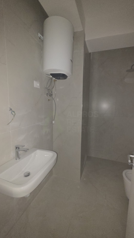 jepet me qera apartament 2+1, 400 mije leke,kati 6, kontakti, ali demi