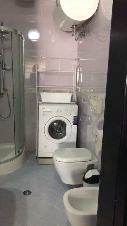 🏢Rruga e Dibres prane Viles Gold jepet me qera apartament,1+1, i mobiluar.50,000 Leke