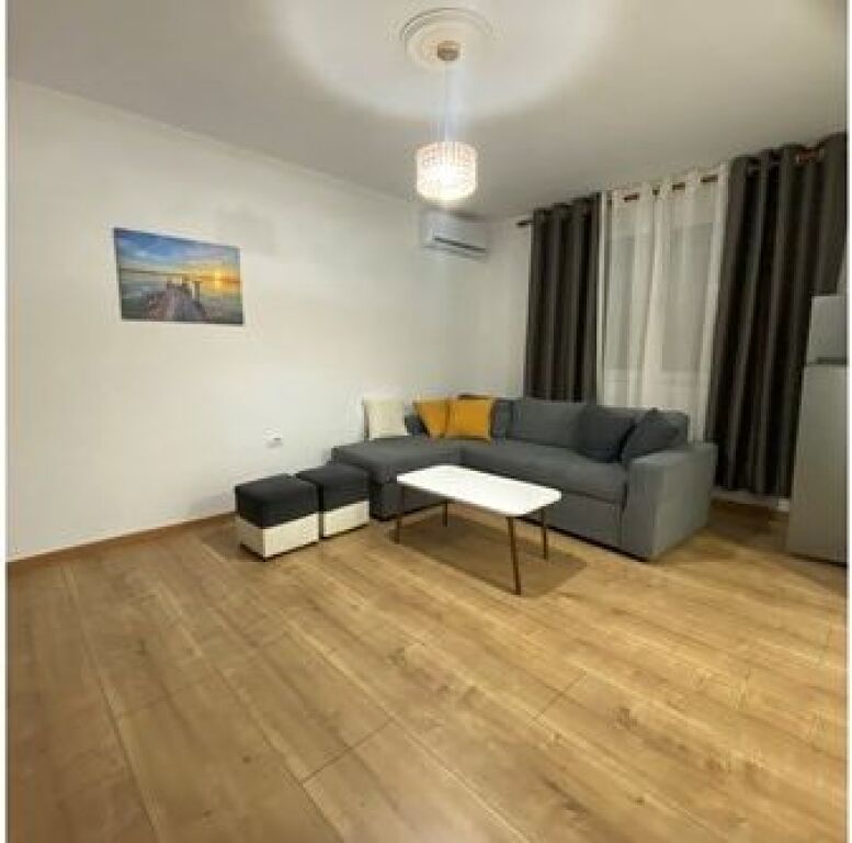 Ofrojme me qira 1+1 te 21 Dhjetori, Rruga Kongresi i Lushnjes...