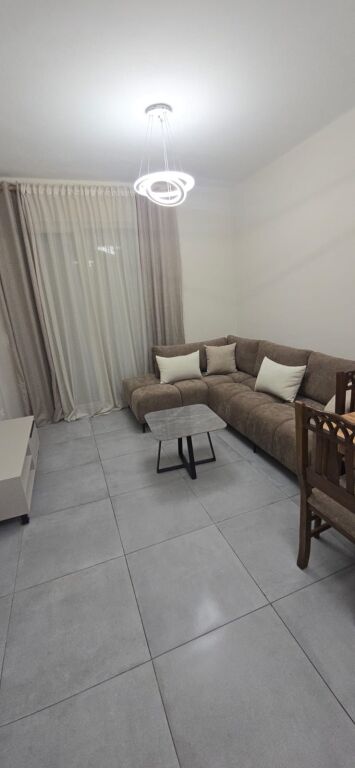 Jepet me qira apartament 1+1+parking tek Univers City