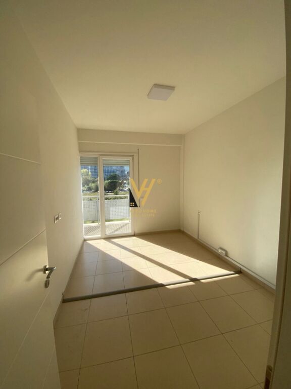 OFFICE 68 M2 FOR RENT ON KOSOVAREVE STREET 100,000 LEKE