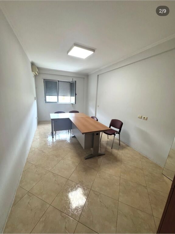 Apartment for office, on Zogu i Pare boulevard, price 500 thousand lek