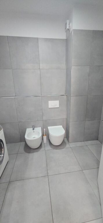 Jepet me qira apartament 1+1+parking tek Univers City