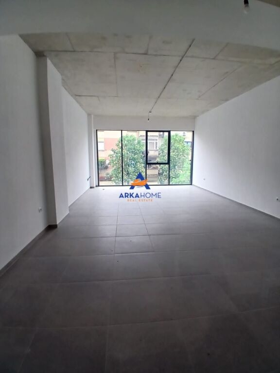 OFFICE FOR RENT 60M2 "BARRICADES STREET" 95000 LEKE