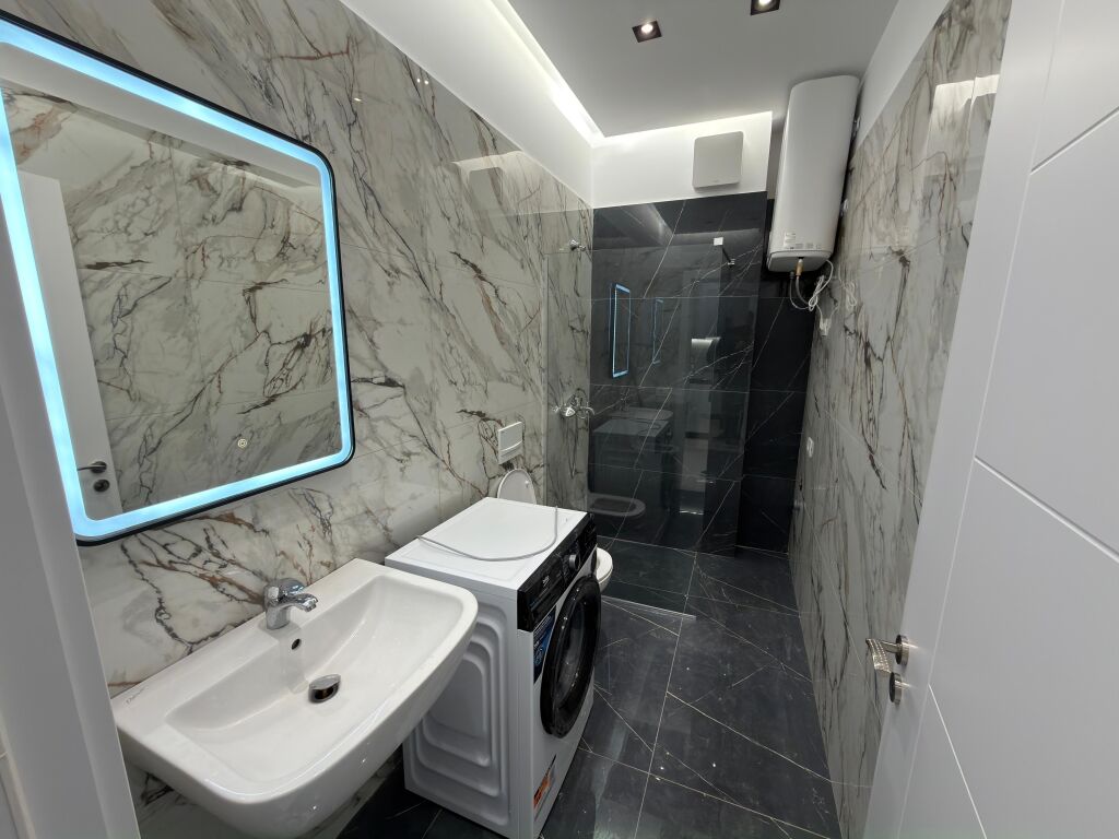 🏡 Apartment 1+1 for Sale with Parking – Near 5 Maji  📍 Location: 5 Maji Area 🏢 Floor: 5 🛗 New building with 2 elevators  ✨ The apartment is newly renovated and never lived in before – everything is new, ready to move in!  📐 Area: 55.7 m² 🚗 Includes parking space  💶 Price: 155,000€  📞 For more information or a visit, contact us!