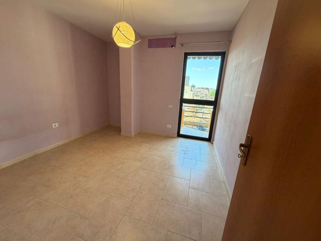 🏢Rruga 4 Deshmoret jepet me qera apartament 3+1+2 ,pjeserisht i mobiluar 80,000Leke