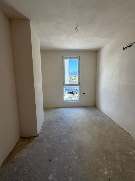 Shitet apartament 2+1 tek Univers City!