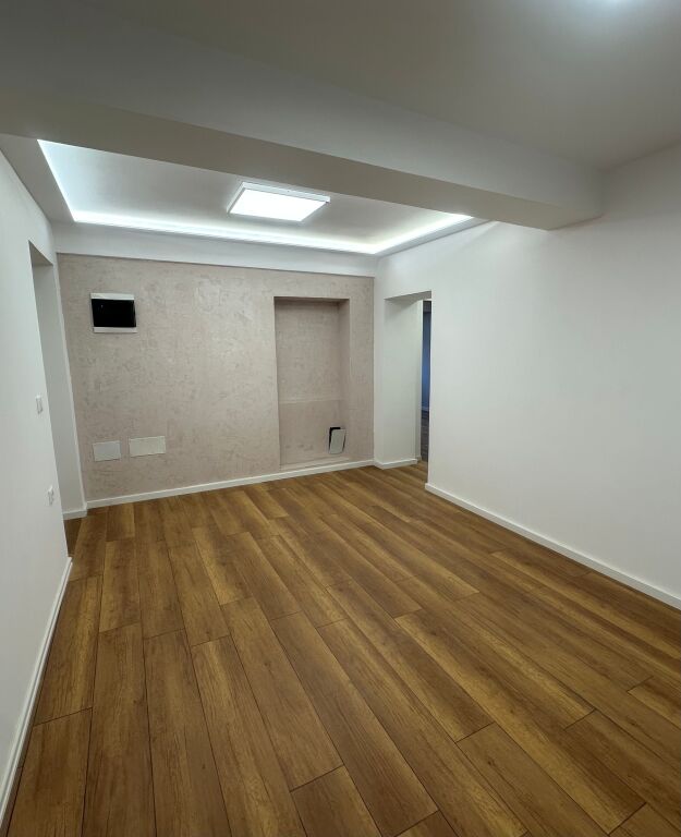 Premises for Rent, Blv. Jean Dark
