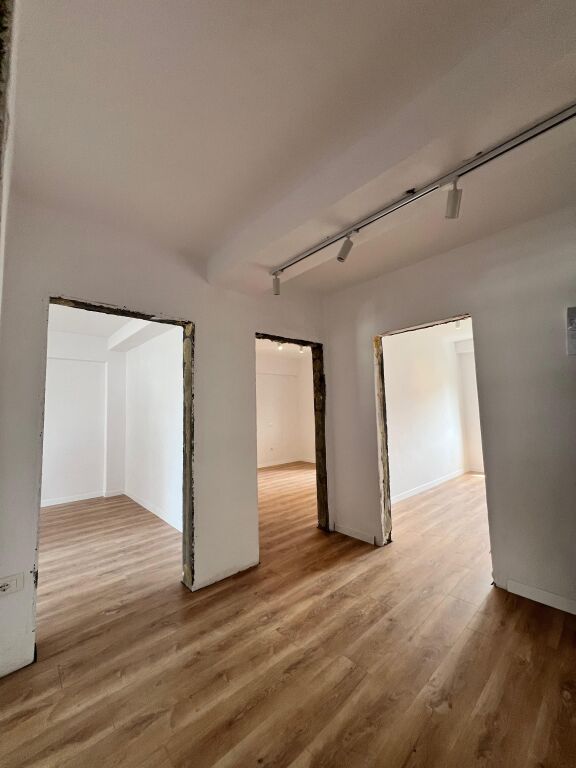 FOR SALE APARTMENT 2+1 CENTER DURRES ,   