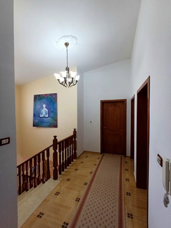 Rent | Vilë 4 + 1 | Fier | 2500 €/month