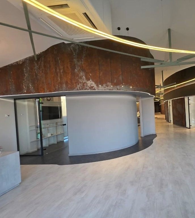 Commercial Property for Rent near QTU, Office+Warehouse