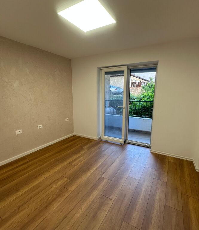 Premises for Rent, Blv. Jean Dark