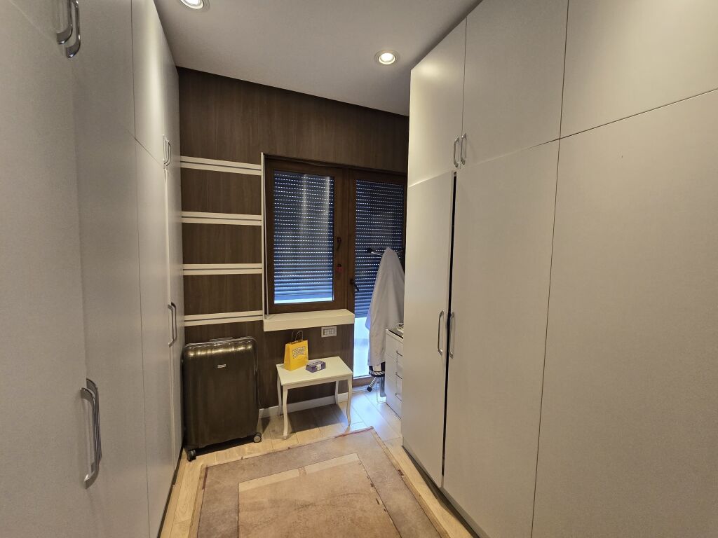 Apartament 2+1+2+Balkone+Post Parkimi me Qira Te Vila Gold
