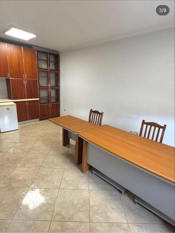 Apartment for office, on Zogu i Pare boulevard, price 500 thousand lek