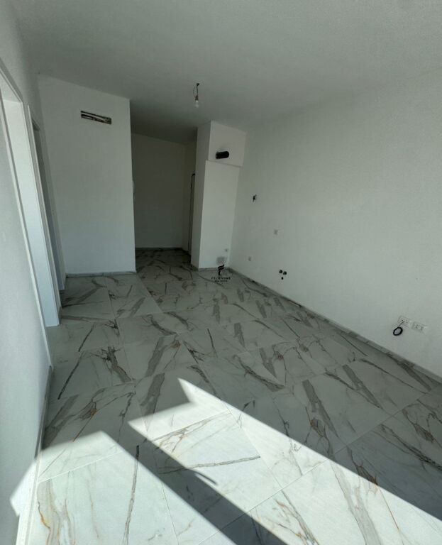 OFFICE FOR RENT 70M2 LAPRAKE 50,000 LEKE FH-72219