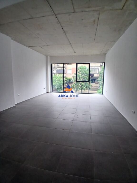 OFFICE FOR RENT 60M2 "BARRICADES STREET" 95000 LEKE