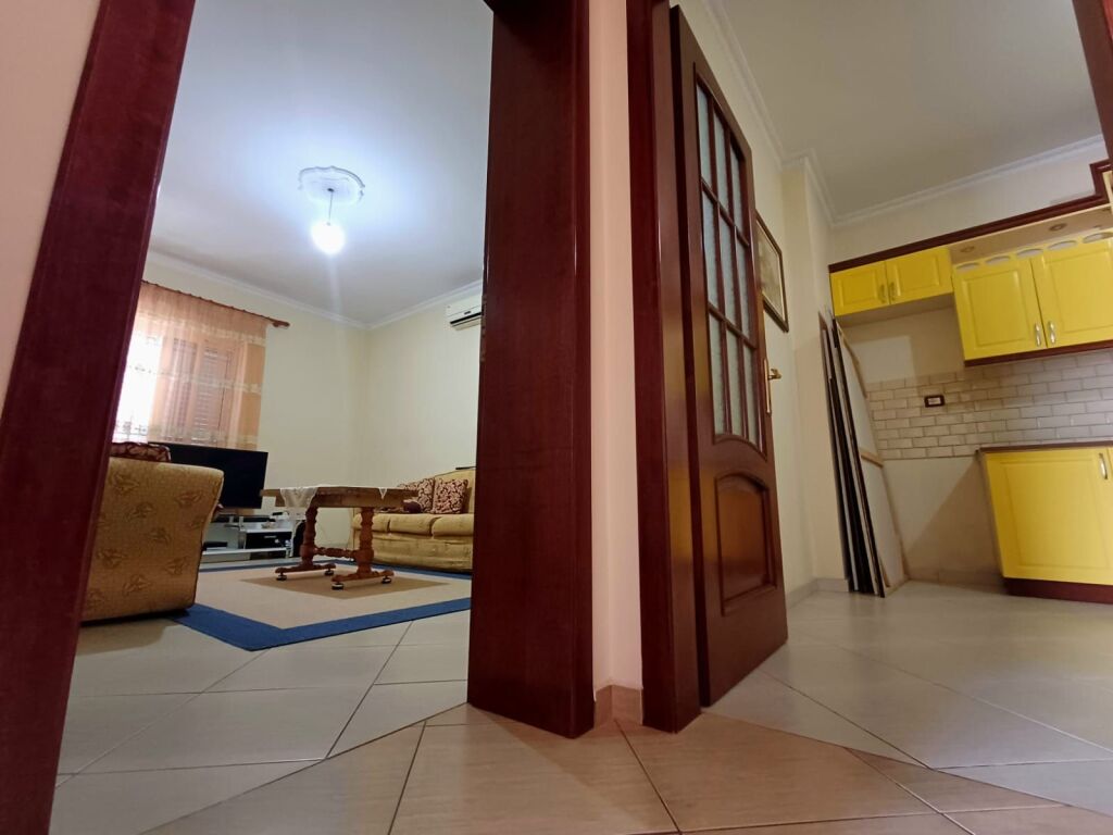 Rent | Vilë 4 + 1 | Fier | 2500 €/month