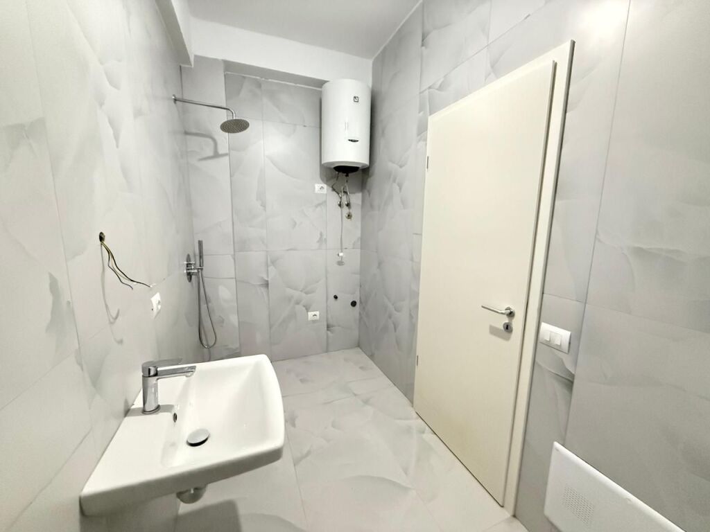 🏡 Shitet apartament 1+1 📍 Ali Demi – Kompleksi Kaimi💰 Çmimi: 108 Milion lekë