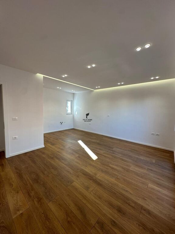SHITET APARTAMENT 2+1 QENDER 193.000 EURO  FH-72215