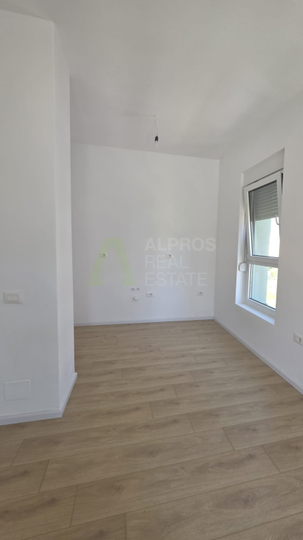 jepet me qera apartament 2+1, 400 mije leke,kati 6, kontakti, ali demi