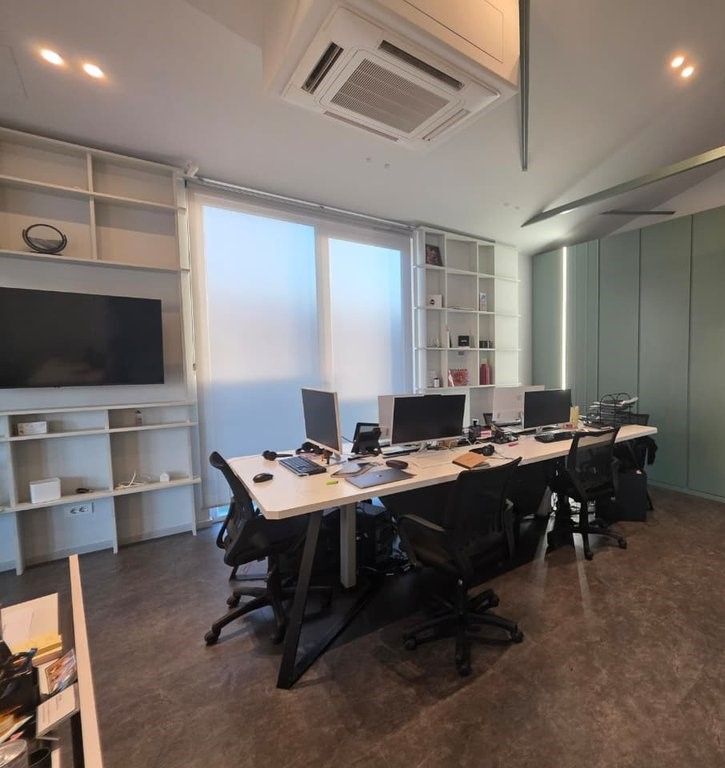 Commercial Property for Rent near QTU, Office+Warehouse