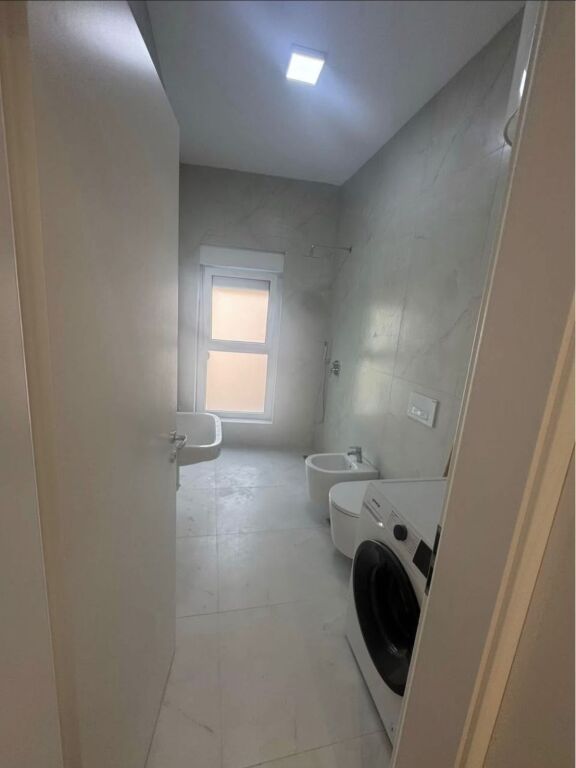 🏢Ne zonen e Ali Demit,Rezidenca Kadiu jepet me qera apartament 1+1, i mobiluar.50,000 Leke