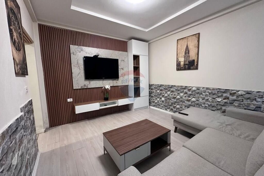 For rent 2+1 apartment + parking space at Kodra e DIELLIT