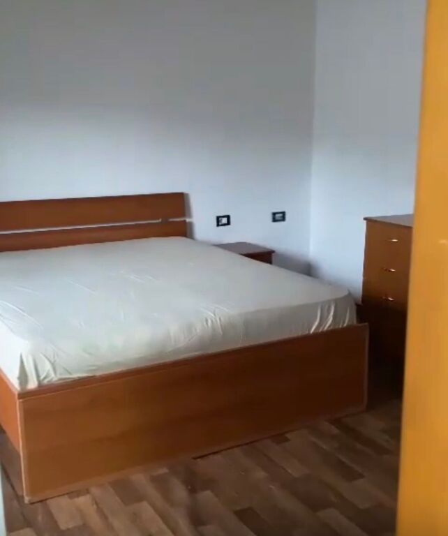 Jepet me qira apartament 1+1 (shtepi private) tek Rruga e Elbasanit!
