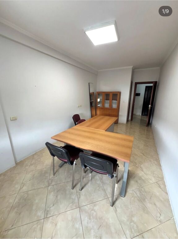 Apartment for office, on Zogu i Pare boulevard, price 500 thousand lek