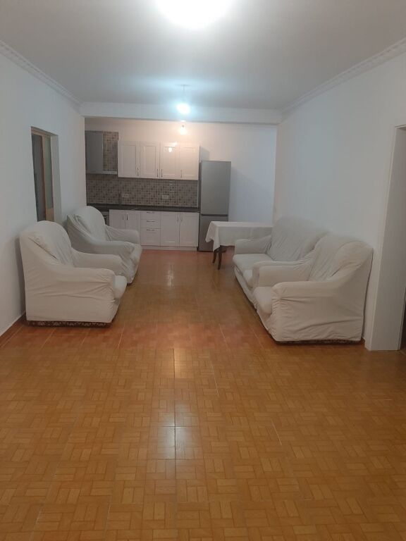 Qera | Shtëpi private 2 + 1 | Porcelani | 500 €/muaj