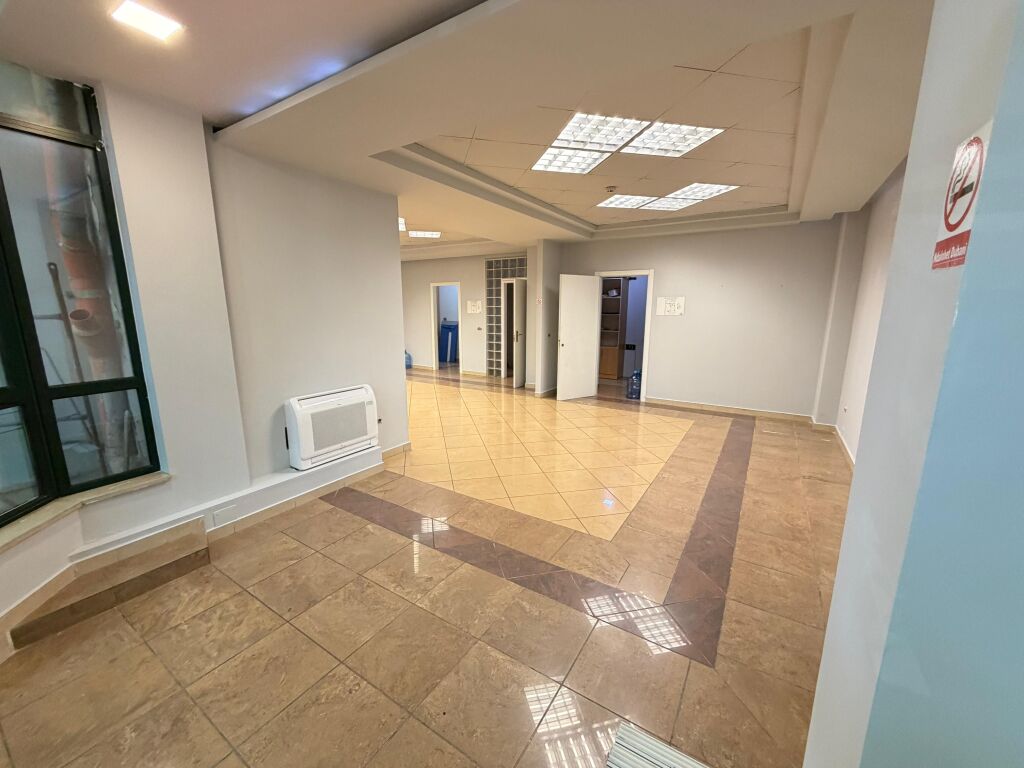 🏢 Office space Open Space for rent, suitable for any type of activity 📍 “Papa Gjon Pali II” Street, near RTSH (above Bar-Cafe Rosini)  📐 Area: 120 m² 🏢 2nd Floor  ✨ Open space, functional and easily organizable 📍 Highly demanded and strategic area in Tirana  💶 Price: 1,450€ / month