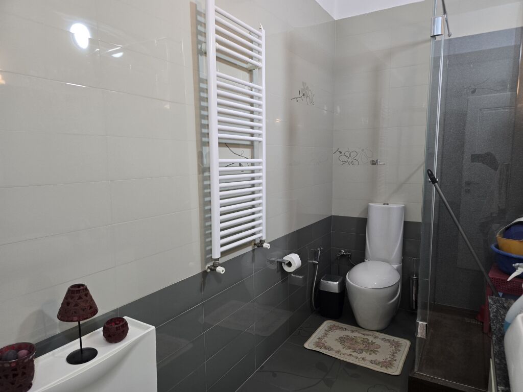 Apartament 2+1+2+Balkone+Post Parkimi me Qira Te Vila Gold