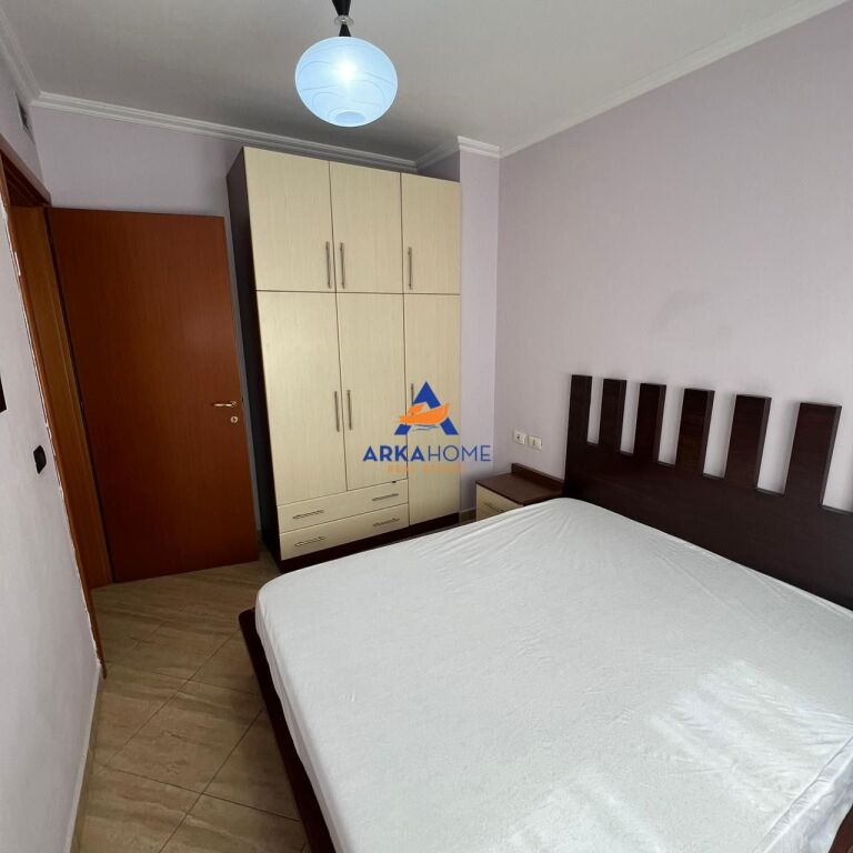 JEPET APARTAMENT ME QERA 1+1 "AFER REKA BAKERY, RRUGA DIBRES" 45000 LEKE