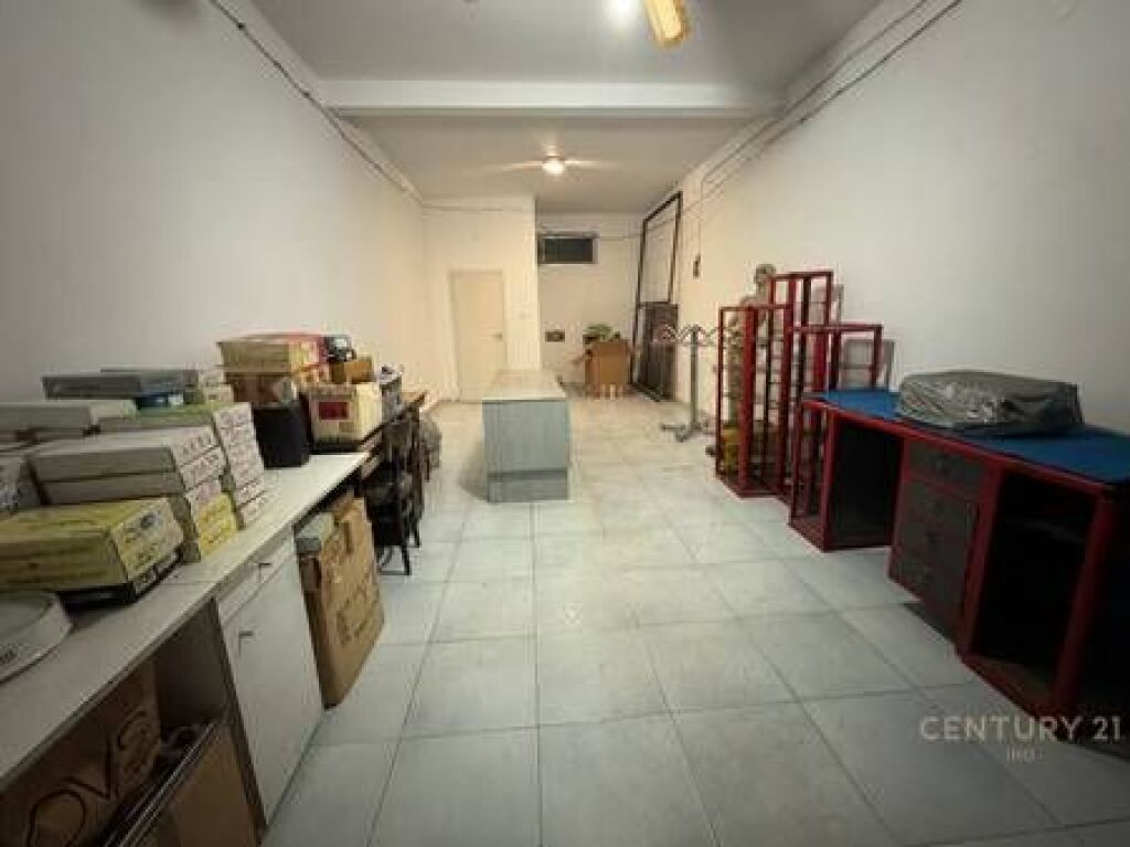 AMBJENT 41M² PRANË SHKOLLËS VASIL SHANTO !