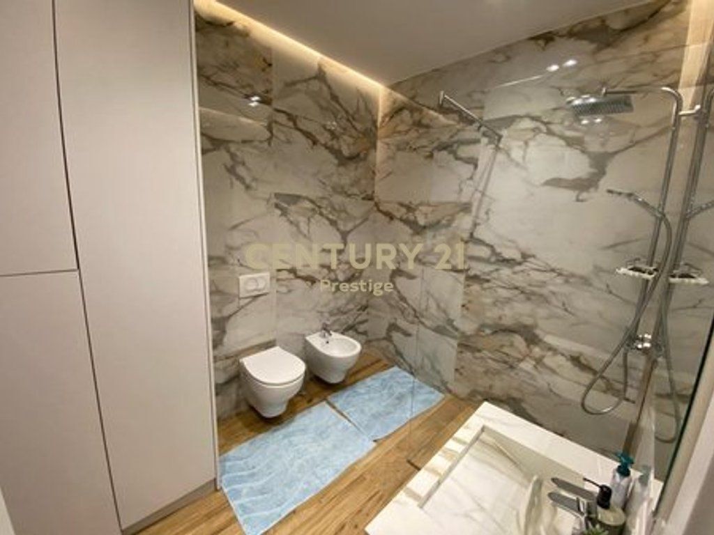 Apartment 2+1+2+Parking Space for rent at Barricades Street