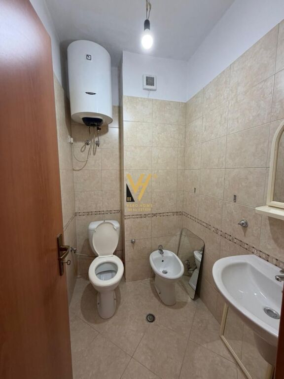 SHITET APARTAMENT 2+1+2+BLK TE KOMUNA E PARISIT 250.000 EURO